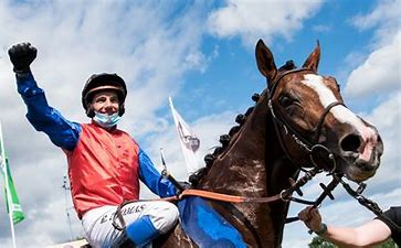 In Swoop and jockey Ronan Thomas after their Group I win in Hamburg